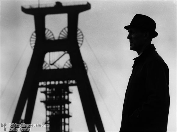 Closed Coal Mine (1967)